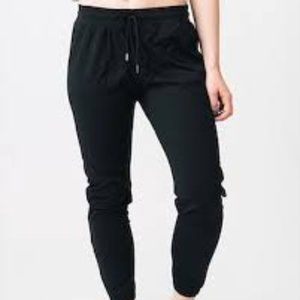 Zyia Black Peak Zipper Jogger--NWT